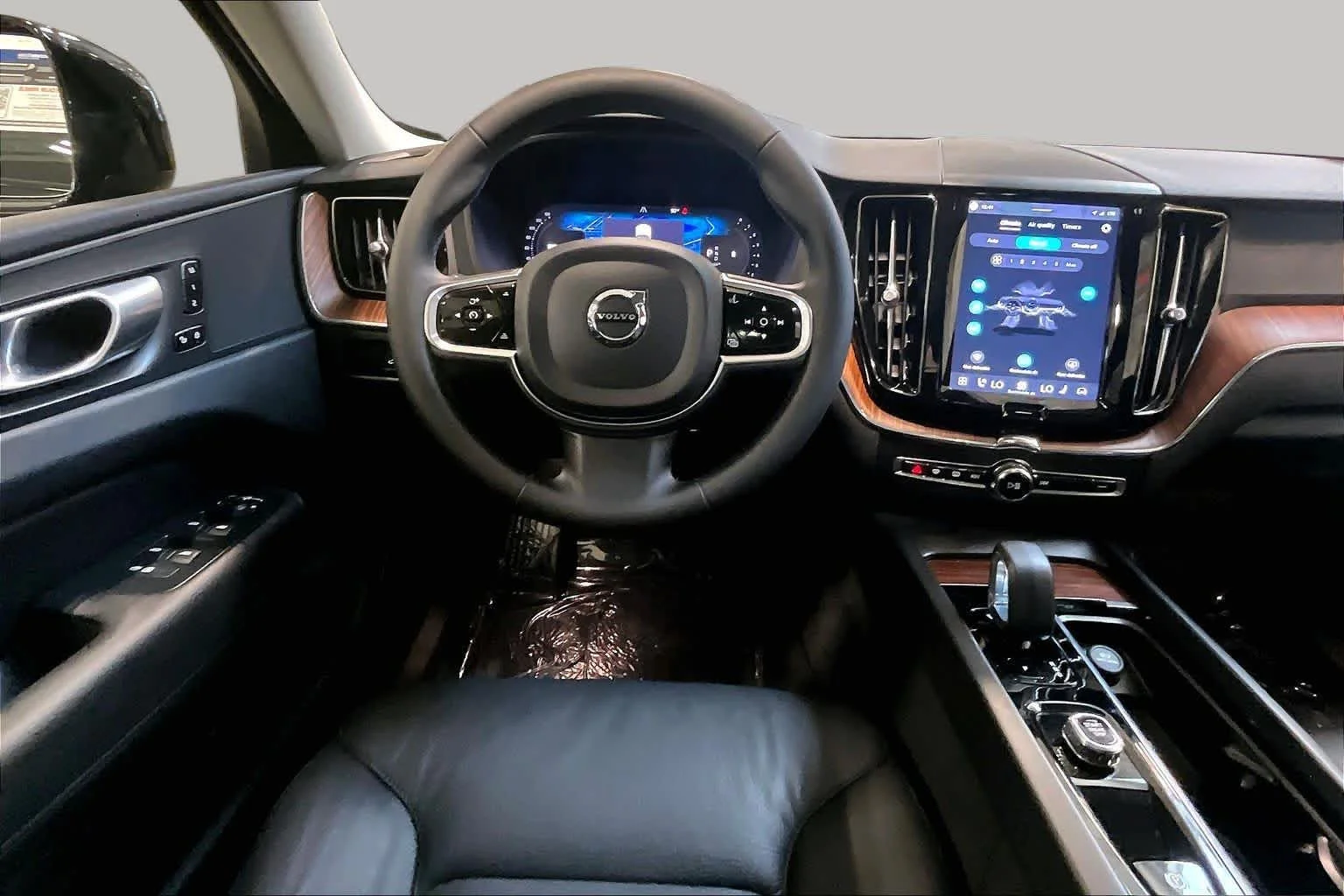 Used 2024 Onyx Black Metallic Volvo Plus Dark Theme image 6