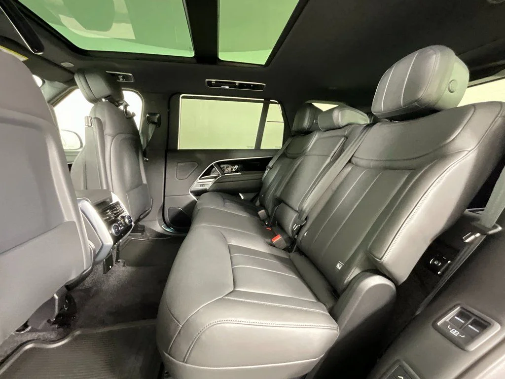 New 2026 Fuji White Land Rover SE 7 Seats image 5