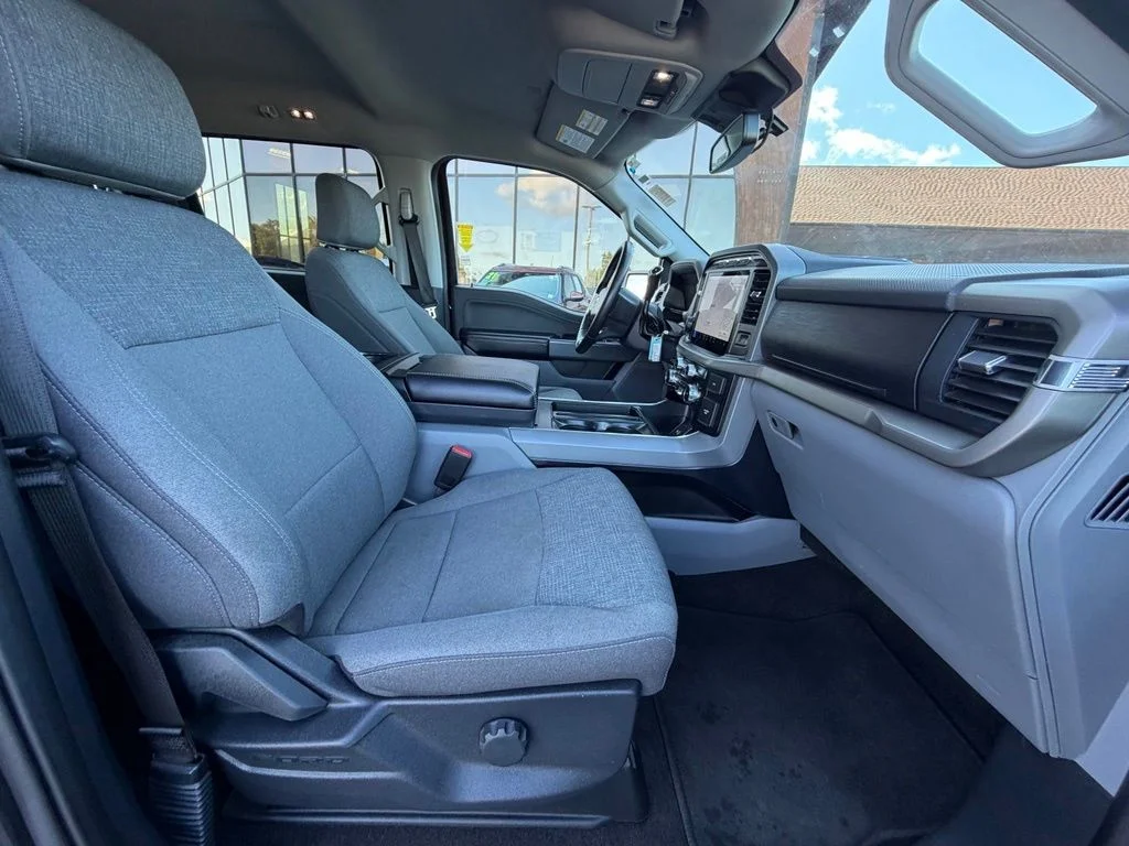 Used 2024 Black Ford XLT image 41