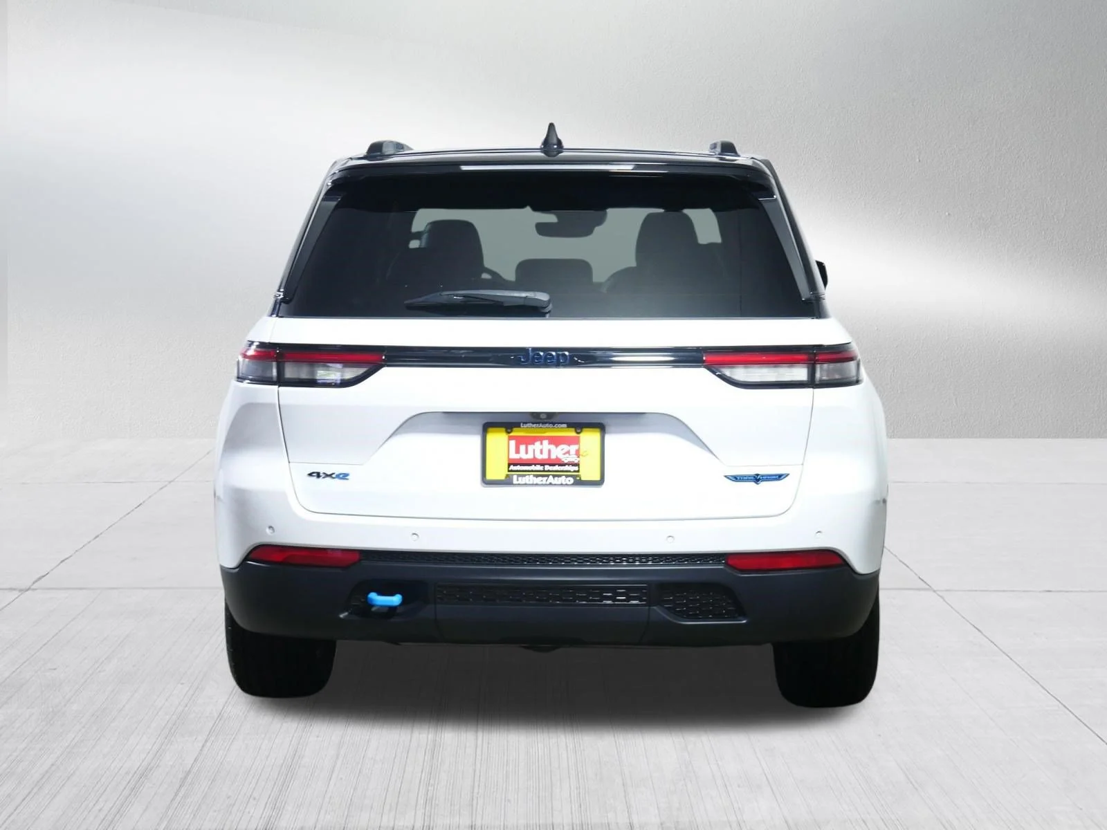 Used 2022 Bright White Clearcoat Jeep Trailhawk image 6