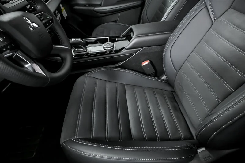 2025 Mitsubishi Outlander SE - Photo 12