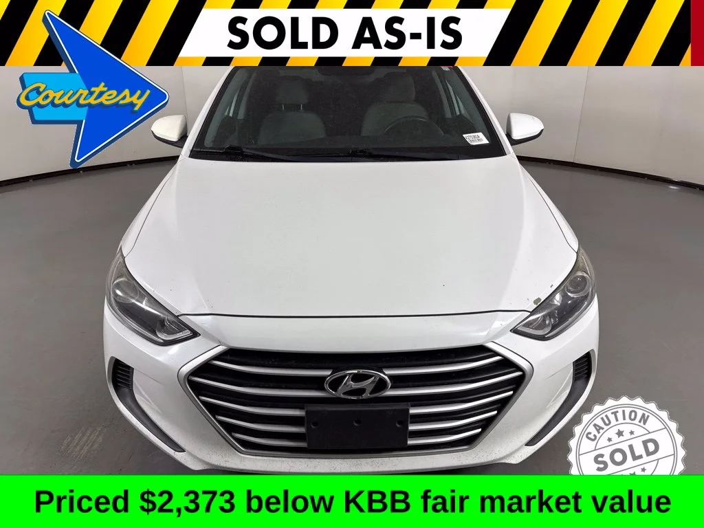 Used 2017 White Hyundai SE image 3