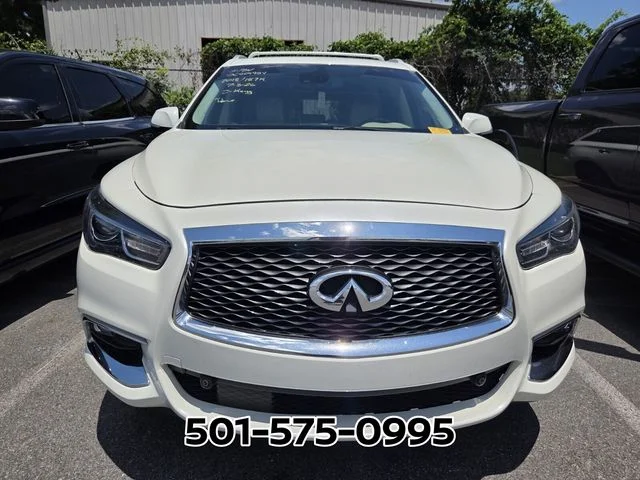 Used 2018 White INFINITI Base image 2