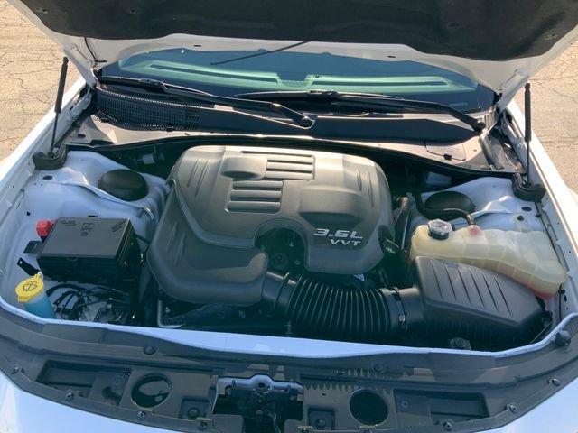 Used 2022 White Chrysler Touring image 12