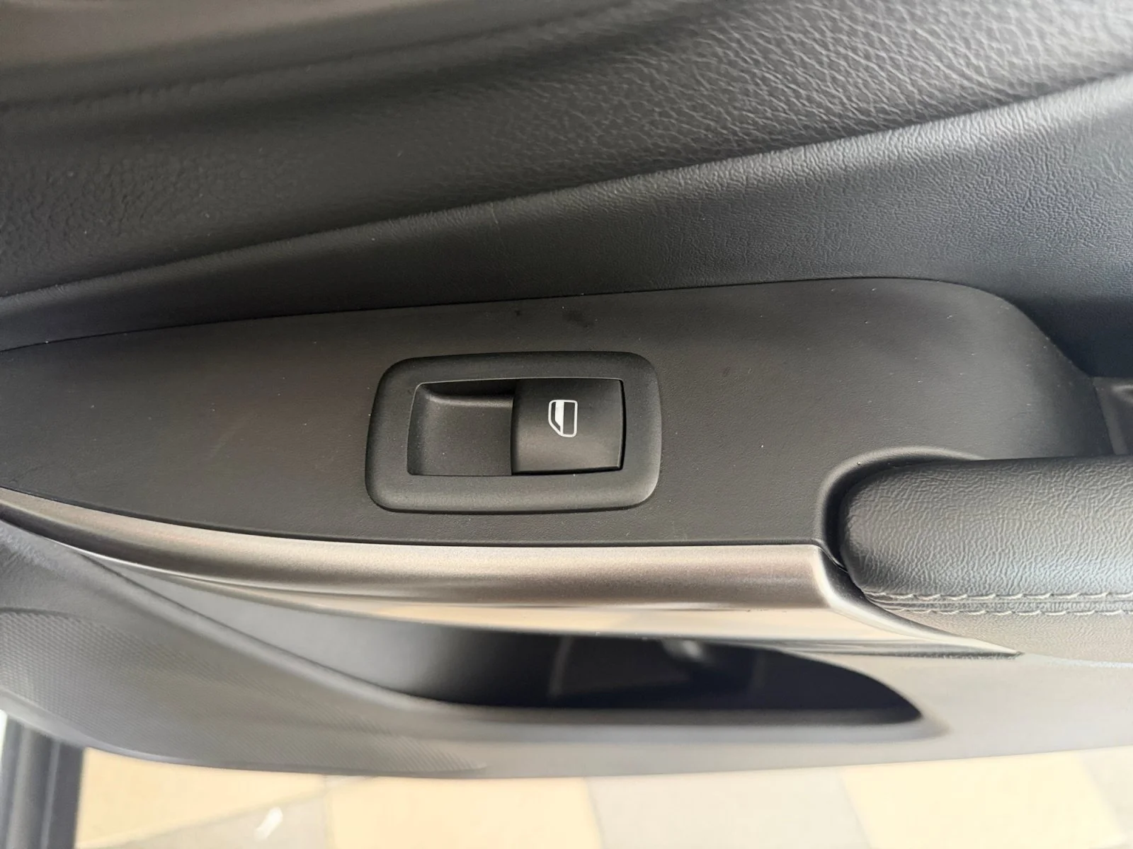 Used 2019 Bright White Clearcoat Jeep Limited image 38