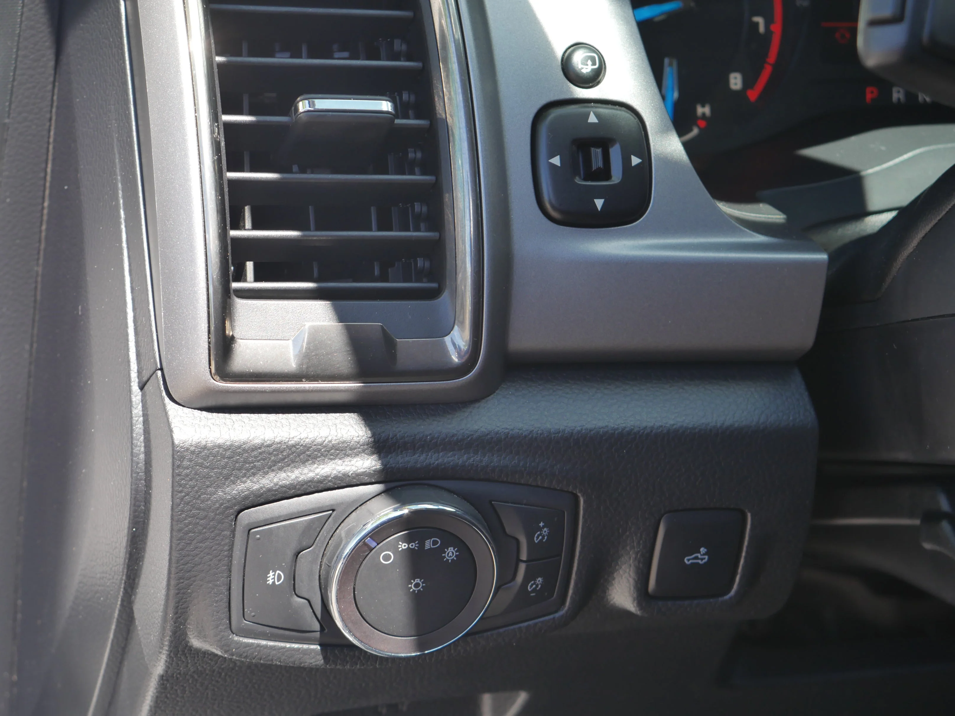 Used 2019 Oxford White Ford XLT image 5