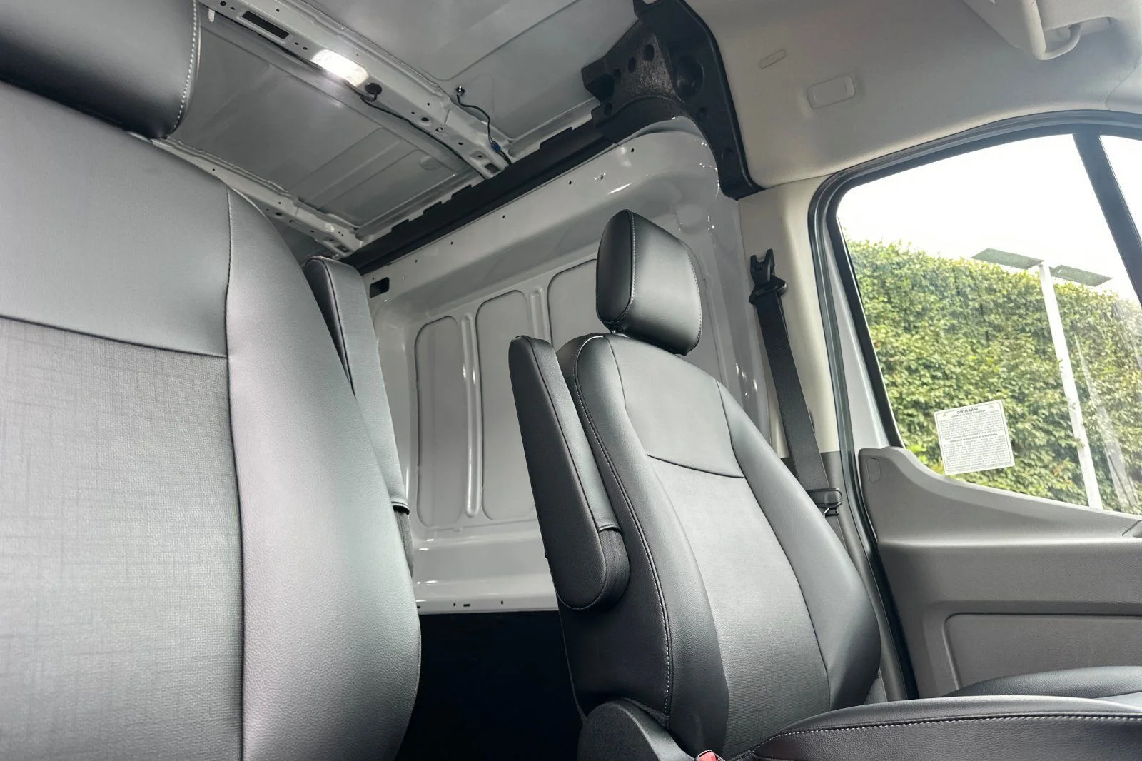 2025 Ford E-Transit Cargo Van Base - Photo 12