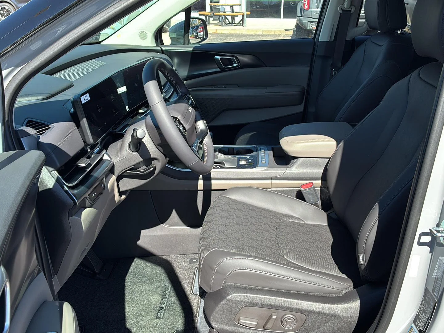 New 2027 Ceramic Silver Kia LXS image 8