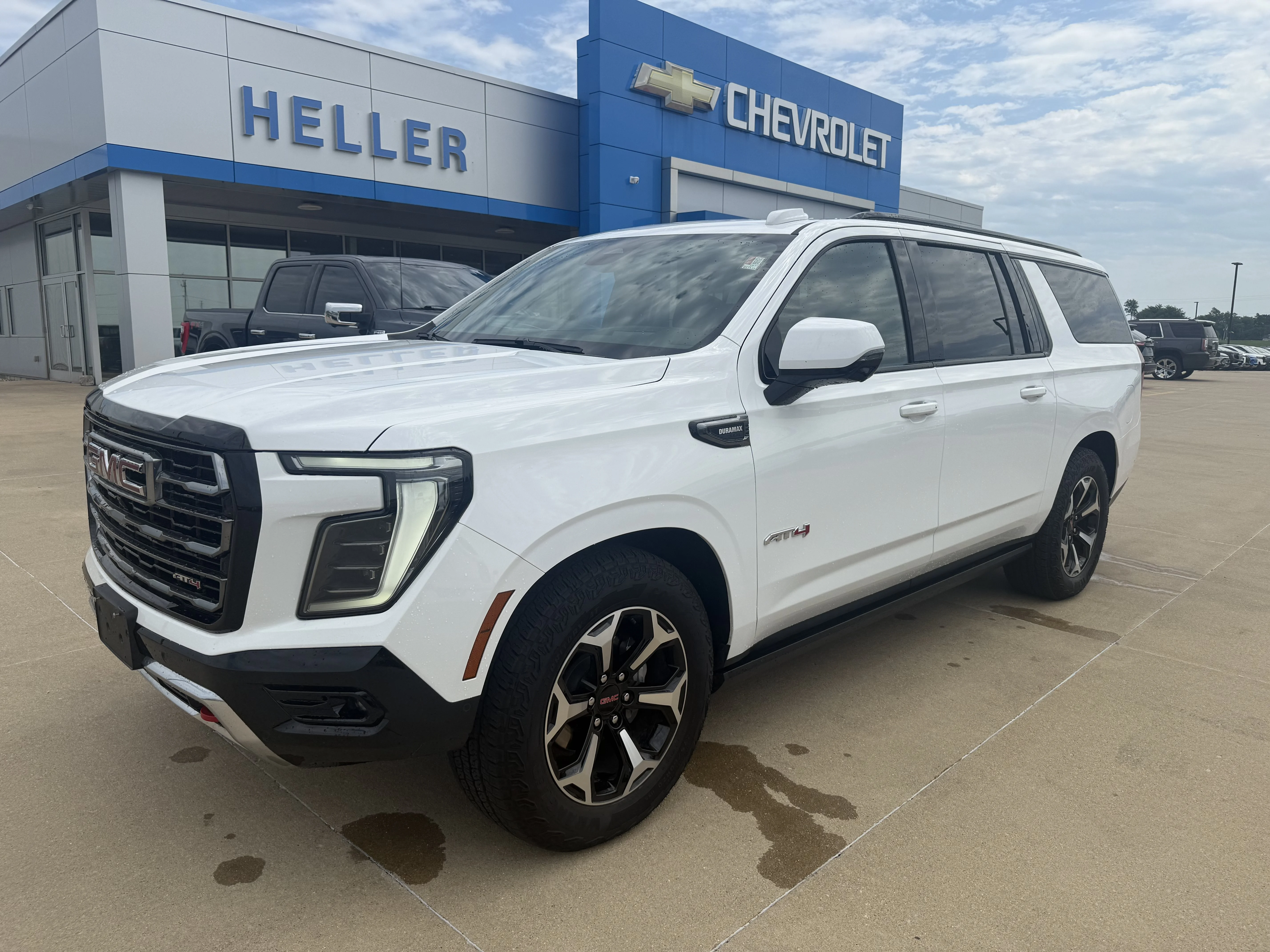 Used 2025 Summit White GMC AT4 image 3