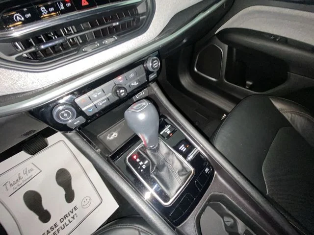 Used 2022 White Jeep Latitude Lux image 19