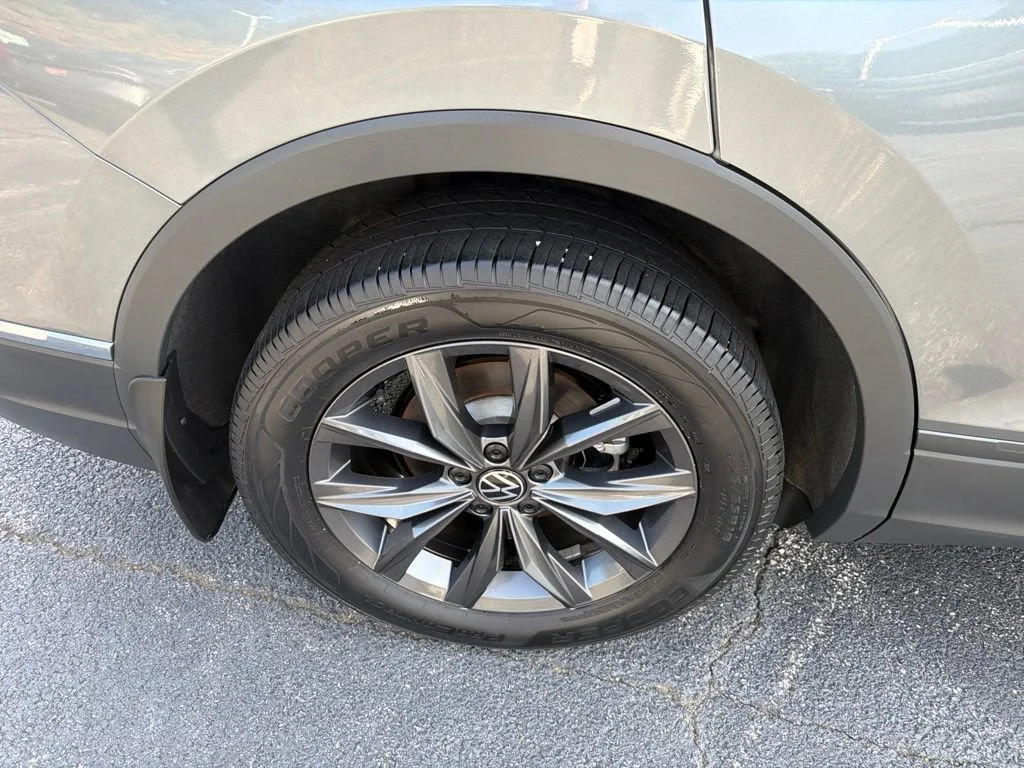 Used 2022 Platinum Gray Metall Volkswagen SE image 11