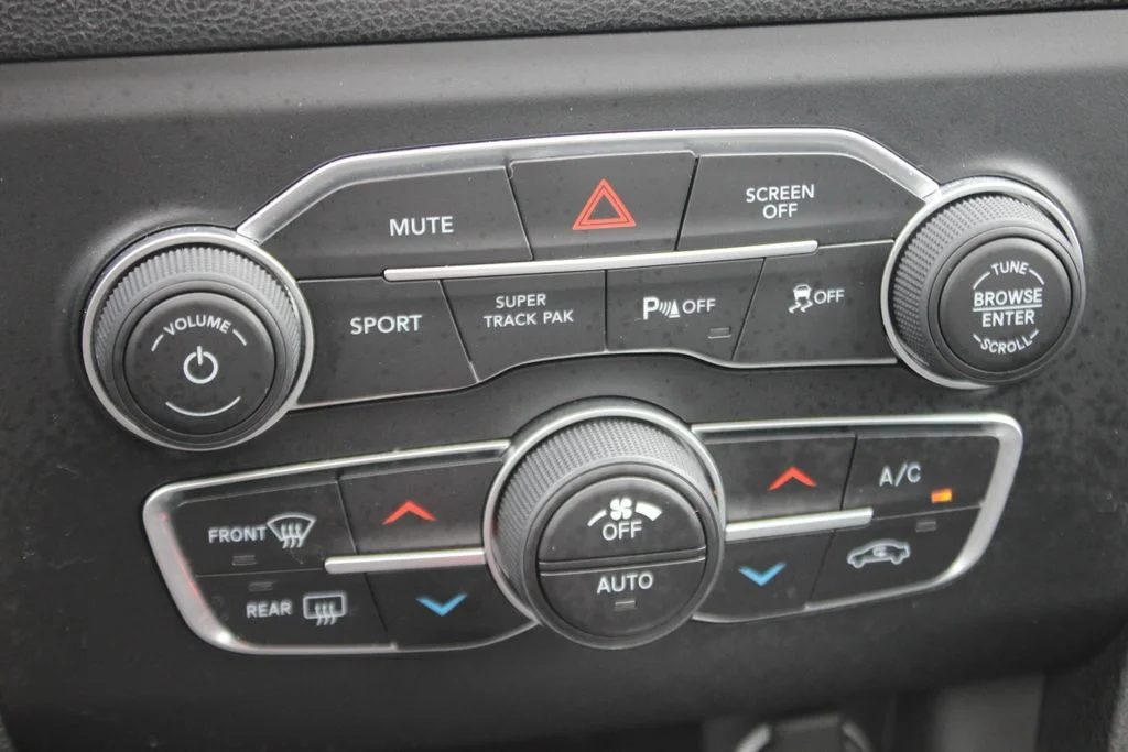 Used 2023 Red Dodge SXT image 10
