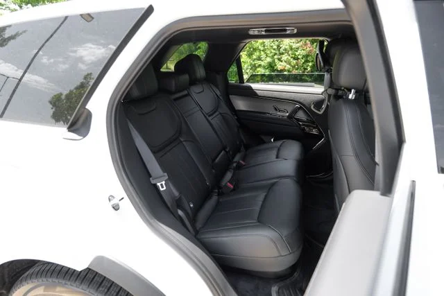 New 2026 Fuji White Land Rover Dynamic SE image 45