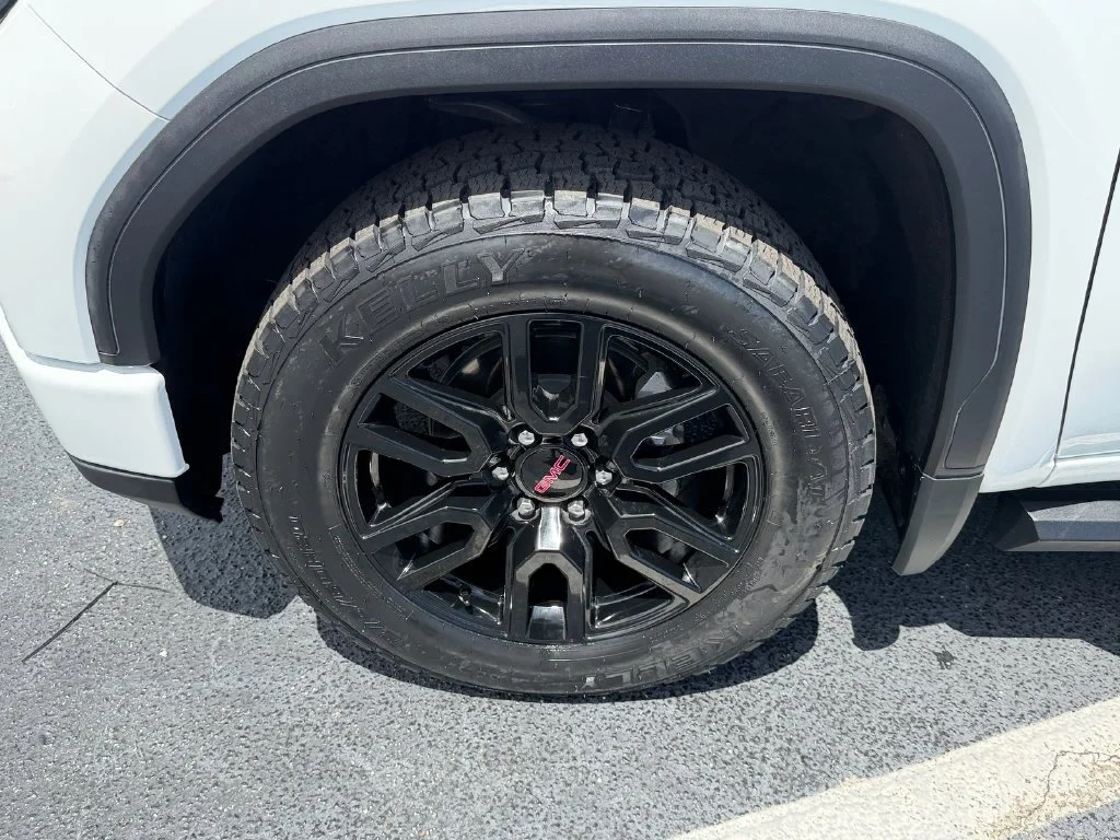 Used 2023 SUMMIT WHITE GMC Elevation image 20