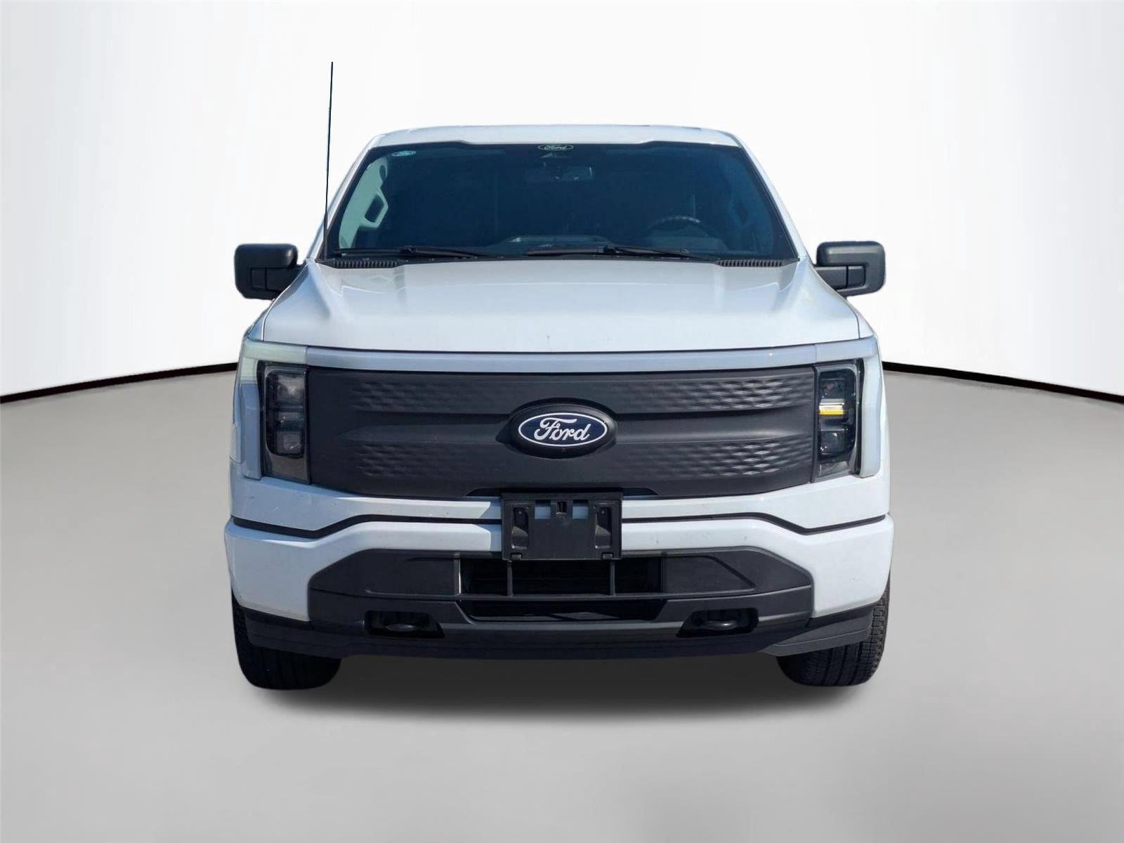 Used 2025 Oxford White Ford XLT image 2