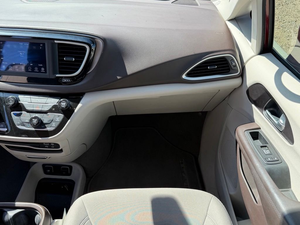 Used 2018 Red Chrysler Touring Plus image 19