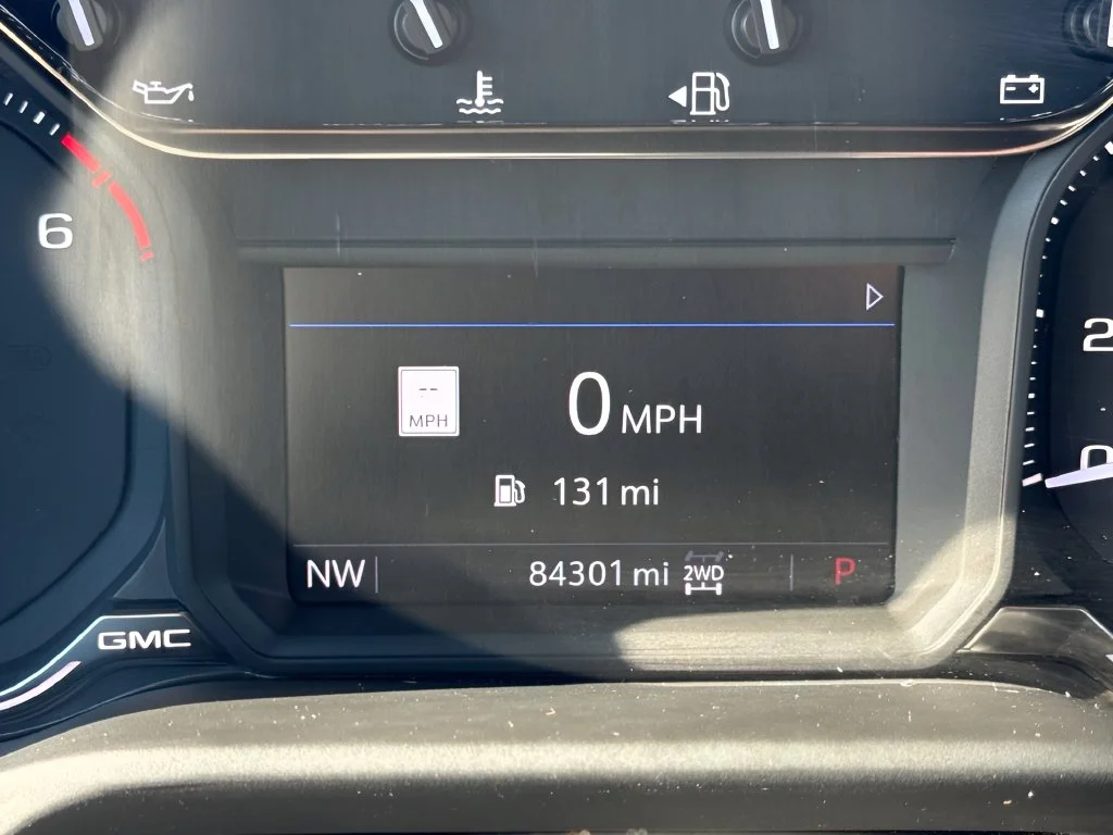 Used 2022 White GMC AT4 image 23