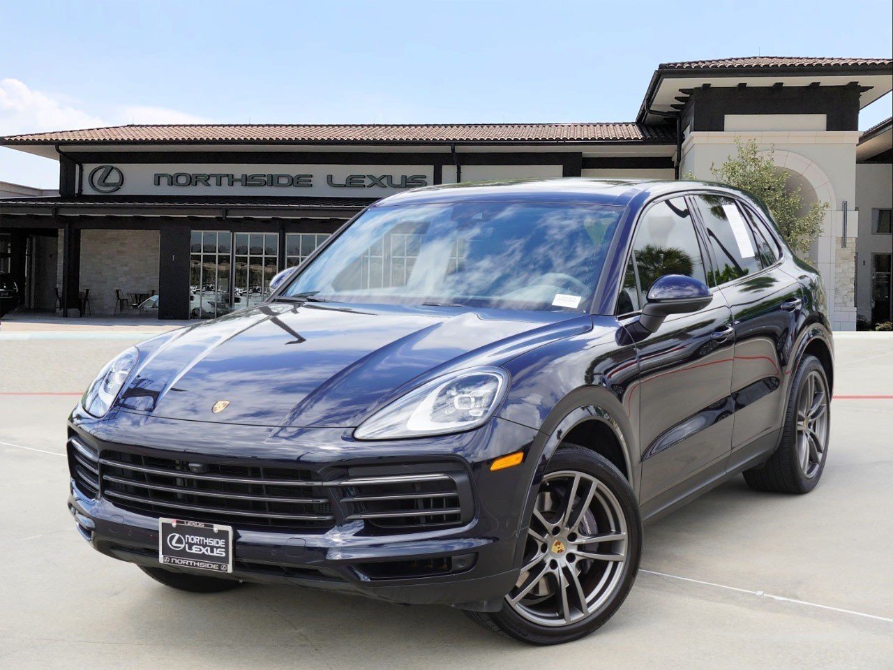 2022 Porsche Cayenne Platinum Edition's photo