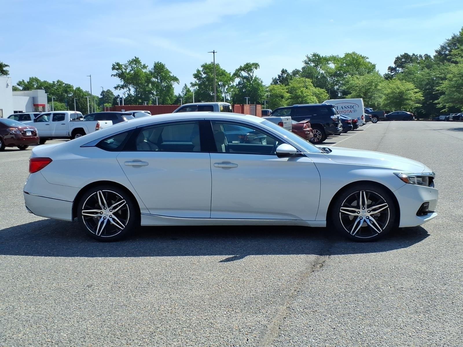 Used 2021 Platinum White Pearl Honda Touring image 6