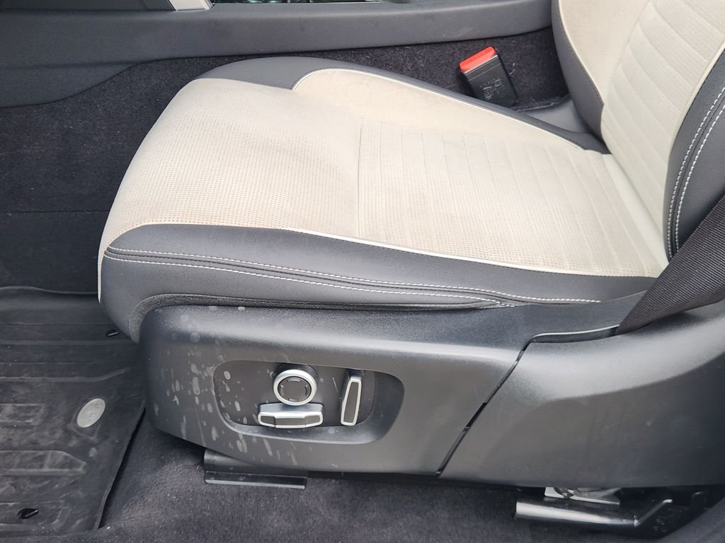 Used 2021  Land Rover S R-Dynamic image 23