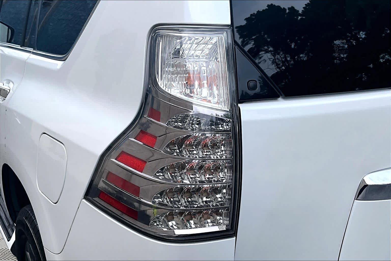 Used 2015 Starfire Pearl Lexus Luxury image 28