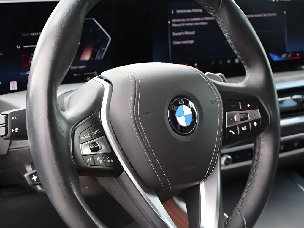 Used 2024 Mineral White Metallic BMW xDrive40i image 20