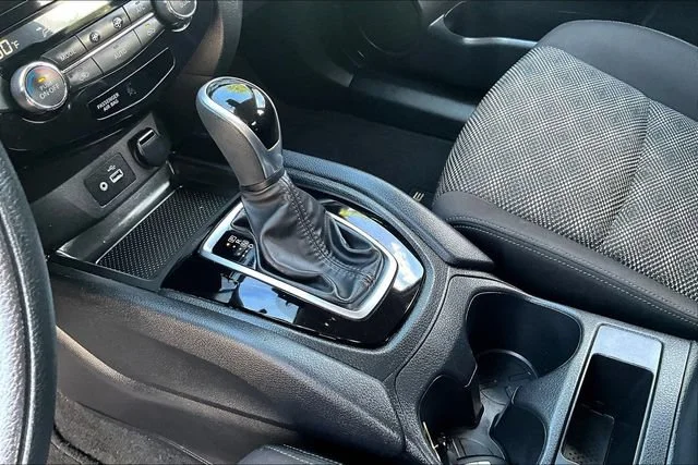Used 2020 White Nissan SV image 18