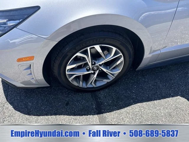 Used 2023 Silver Hyundai SEL image 10