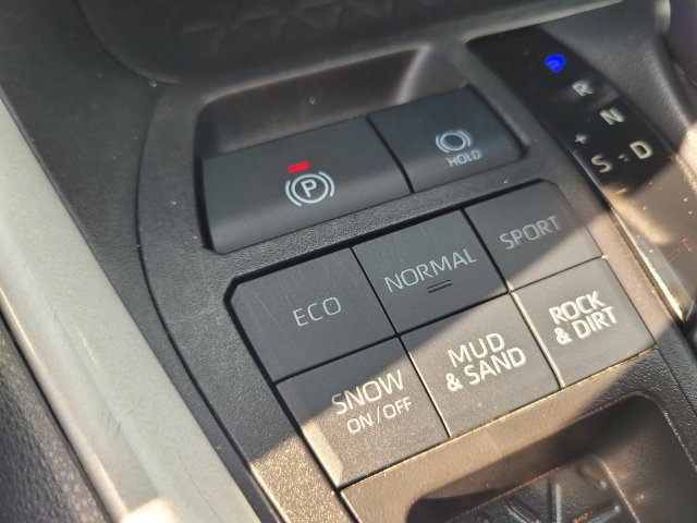 Used 2025 White Toyota LE image 26