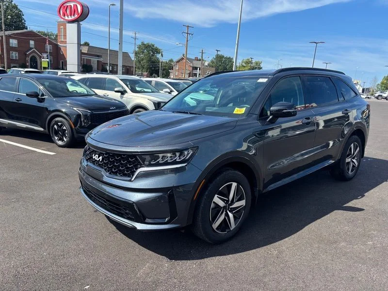 Used 2023 Gray Kia S image 3
