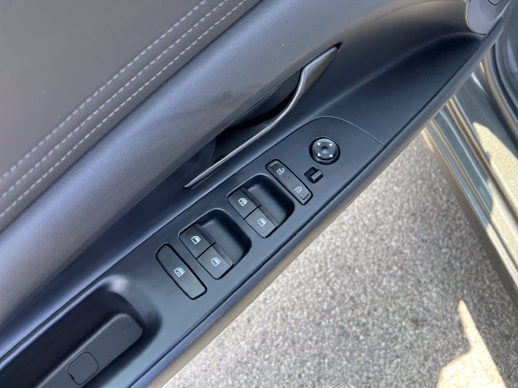 Used 2025 Gray Hyundai SEL Sport image 11