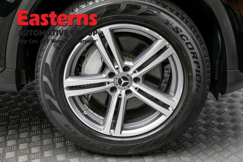 Used 2022 Black Mercedes-Benz GLC 300 image 32