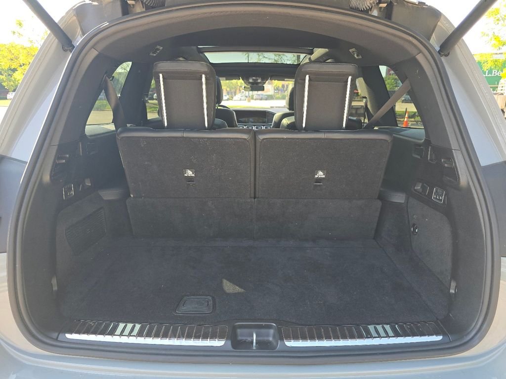 Certified Used 2024 MANUFAKTUR Alpine Gray Mercedes-Benz GLS 580 image 17