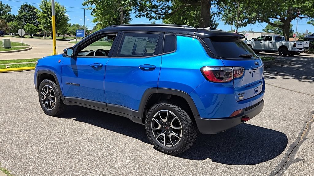Used 2025 Hydro Blue Pearlcoat Jeep Trailhawk image 30