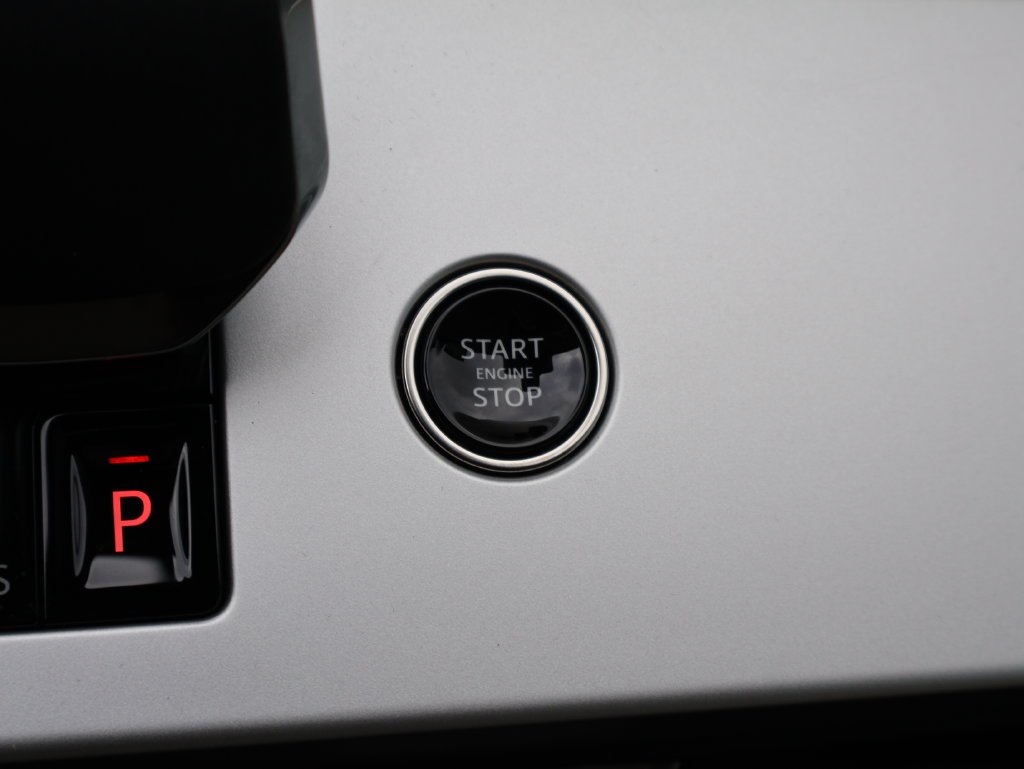 Used 2026 Santorini Black Metallic Land Rover SE image 26