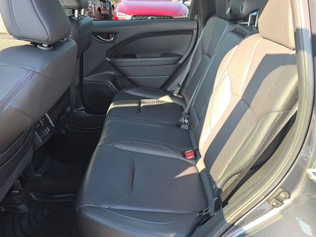 Used 2025 Magnetite Gray Metallic Subaru Limited image 29