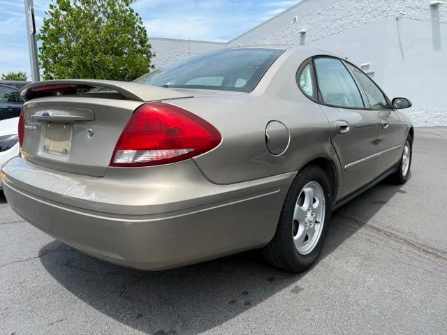 Used 2004 Gold Ford SE image 4