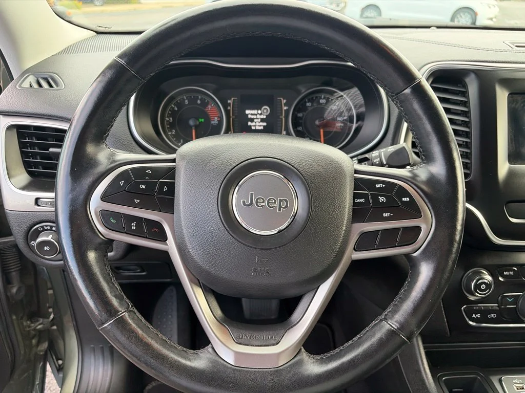 Certified Used 2021 Green Jeep Latitude Lux image 22