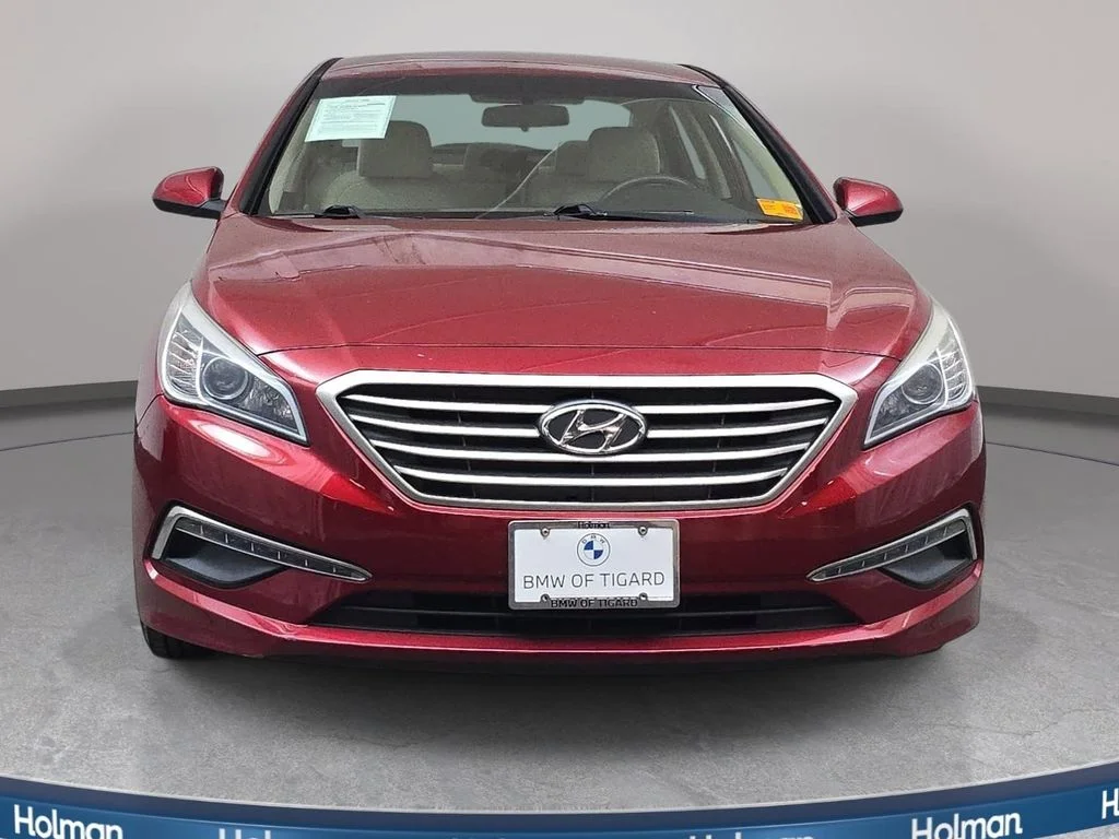 Used 2015 Venetian Red Metallic Hyundai SE image 3
