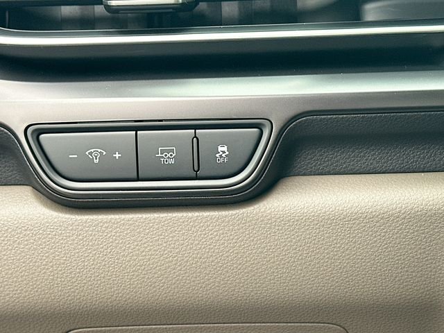 Certified Used 2026 Snow White Pearl Kia LXS image 10