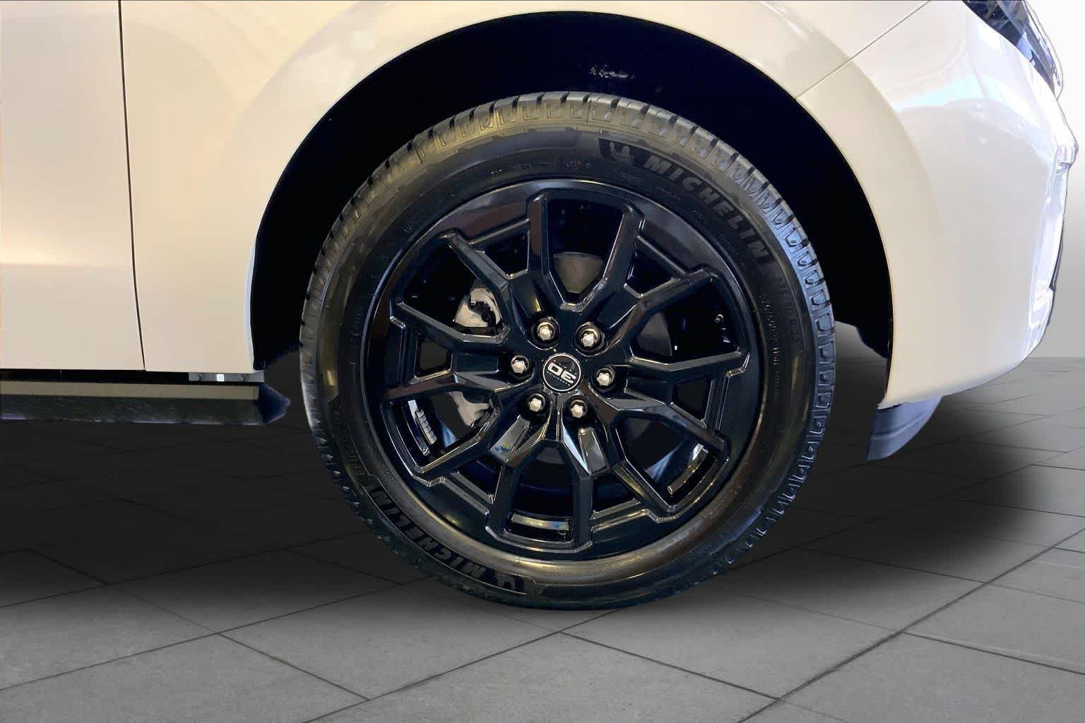 New 2027 Star White Metallic Tri-Coat Ford MAX Platinum image 8