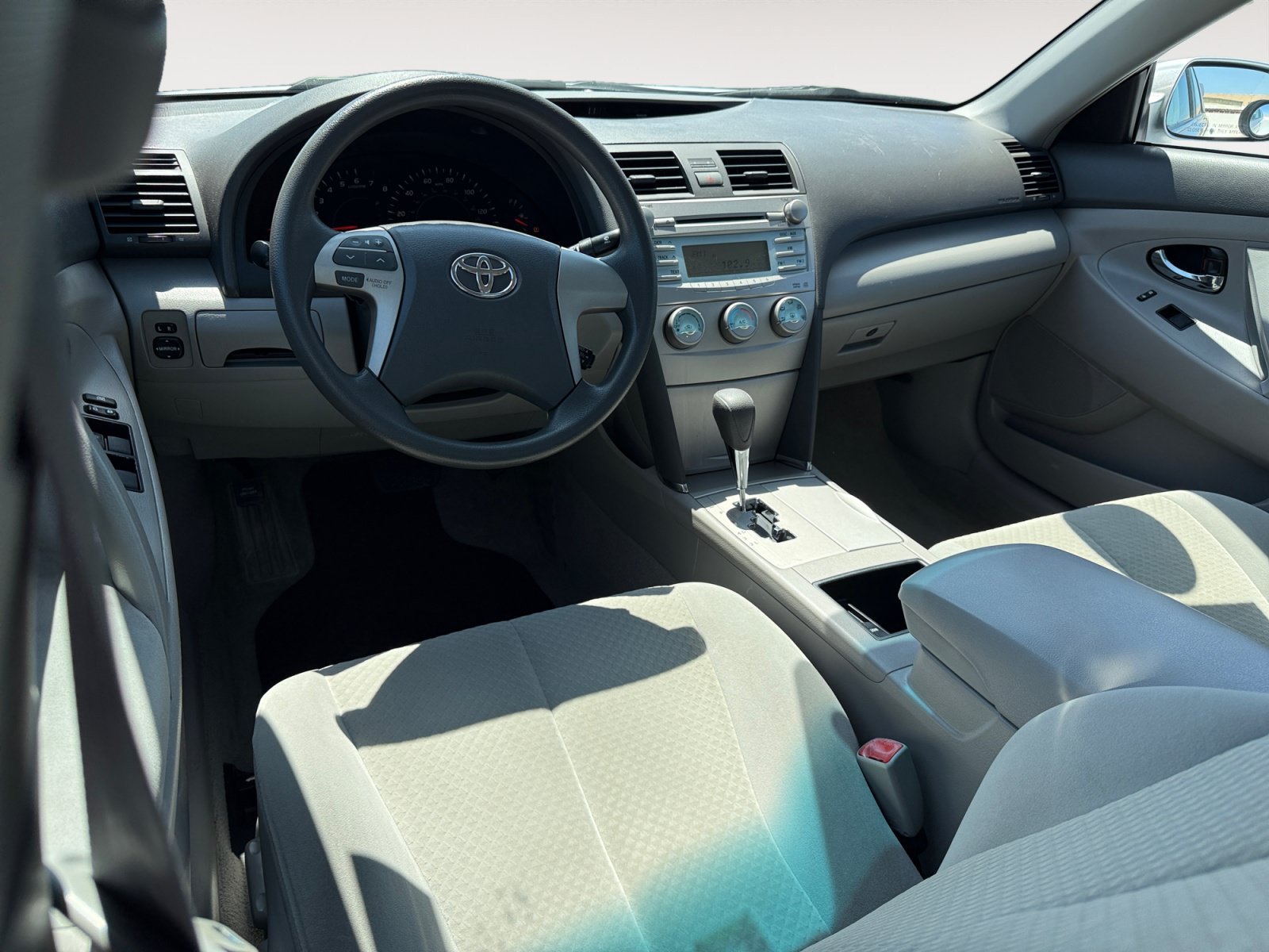 Used 2009 Silver Toyota LE image 15