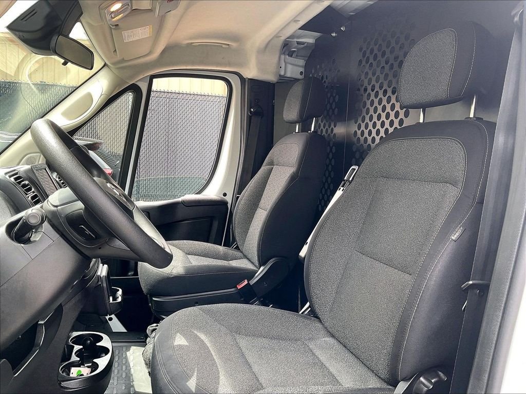 Used 2025 White Ram Base image 10