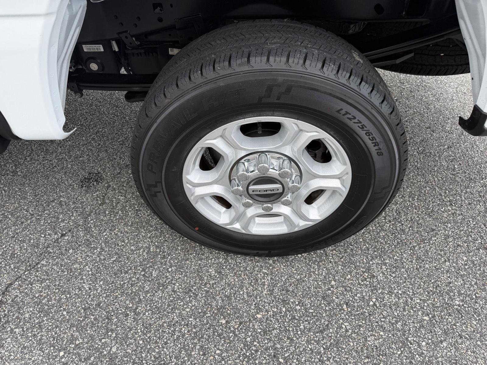 Used 2025 Oxford White Ford XLT image 38