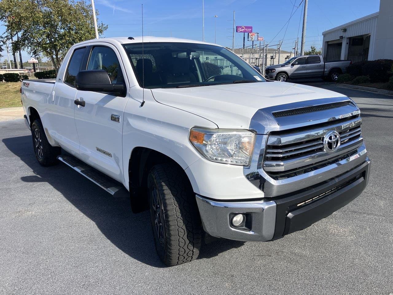 Used 2017 White (Super White) Toyota SR5 Double Cab 6.5 FT. image 7