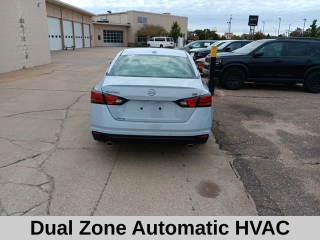 2025 Nissan Altima 2.5 SR photo 3