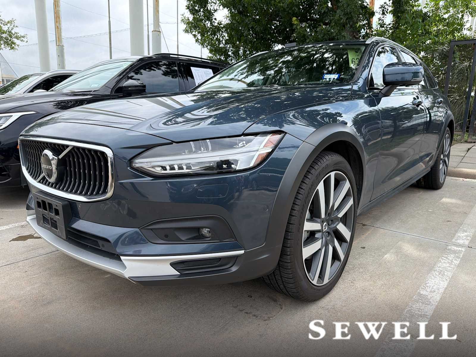2024 Volvo V90 Cross Country B6 Ultimate AWD's photo