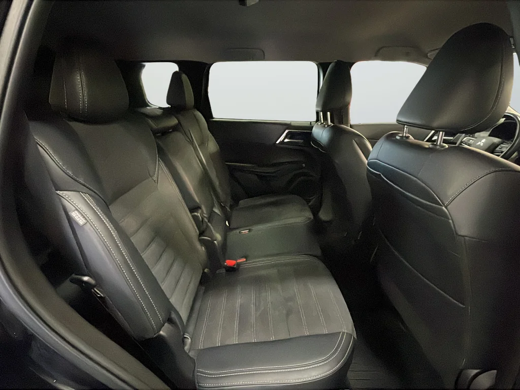 Used 2024 Black Mitsubishi SE image 25