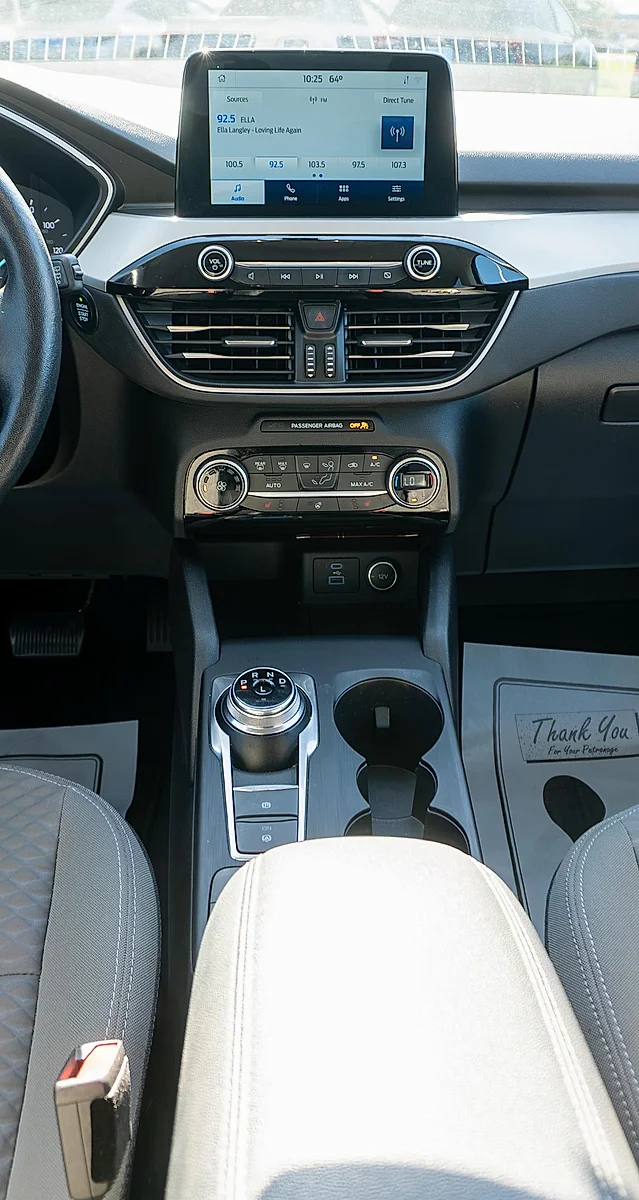 Used 2021 Oxford White Ford SE image 15