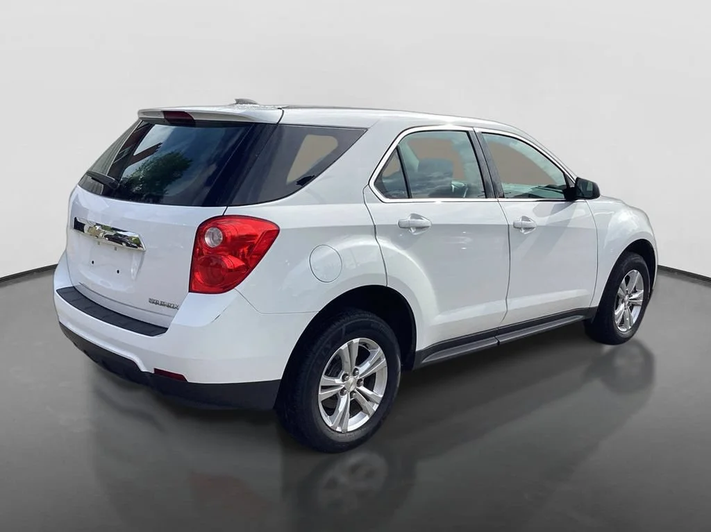 Used 2015 SUMMIT WHITE Chevrolet LS image 5